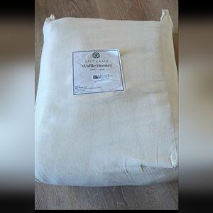 Salt Earth King Waffle Blanket made from 100% cotton White NEW